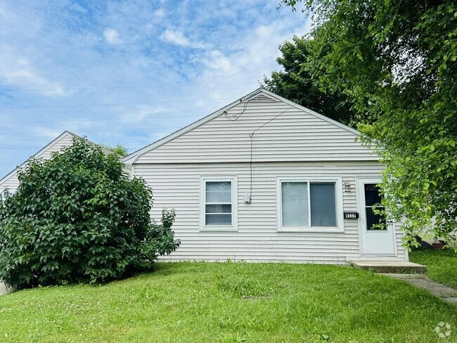 Building Photo - Two-bedroom single family home ranch!