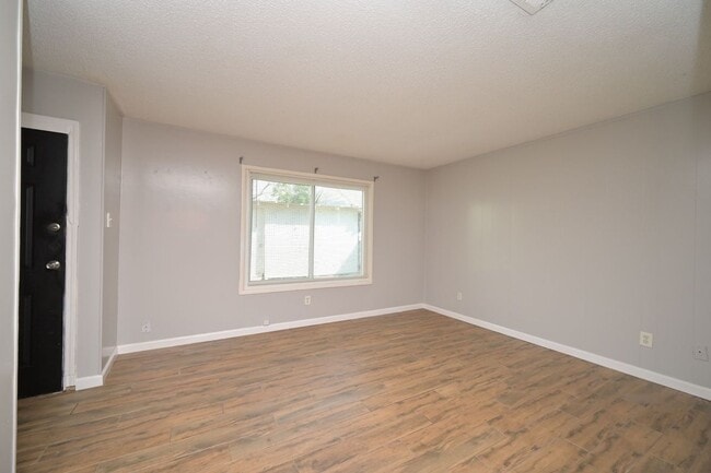 Photo - 506 N 3rd St Unidad 2