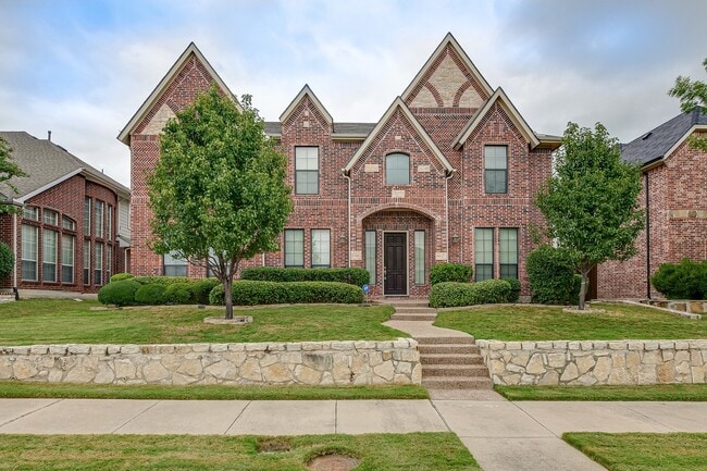 Building Photo - Beautiful 5 Bedroom with 3 Car Garage Loca...
