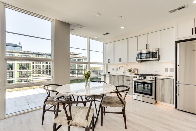 Photo - 1716 14th St NW Unidad 51