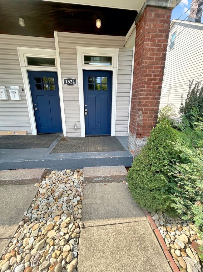 Building Photo - 1524 4th Ave Unit 2