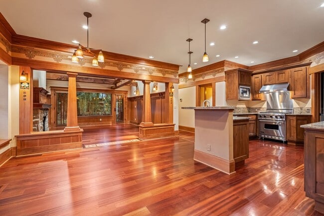 Photo - Luxury 3-Bedroom, 2.5-Bath Townhouse Retre...