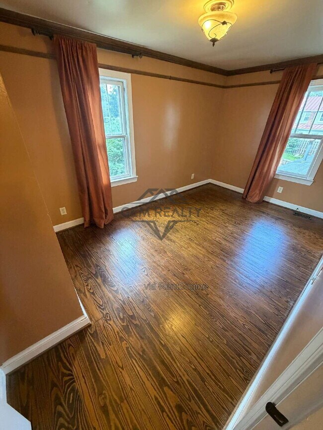 Photo - 228 Charles St