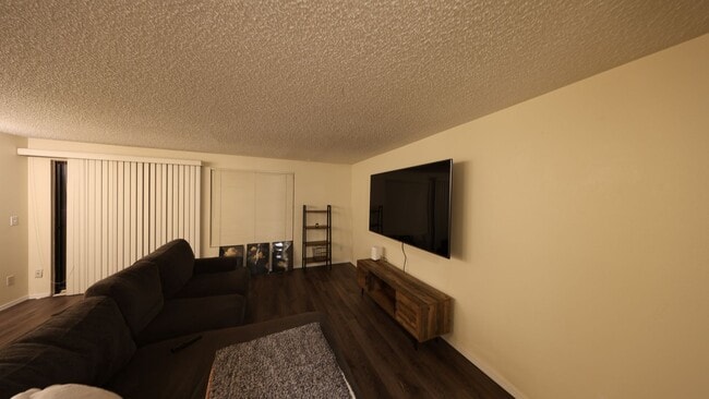 Photo - 2 Bed 2.5 Bath - Excellent Condition - Pet Friendly - NAS Whidbey