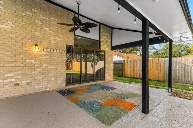 Photo - 303 Narcissus St