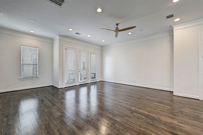 Photo - 744 W 24th St