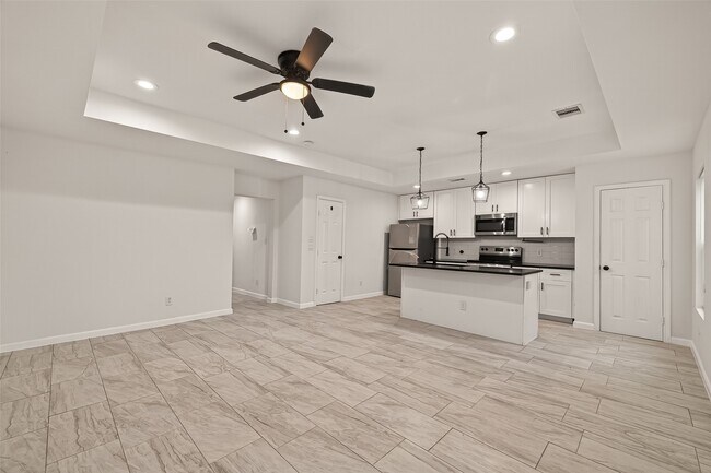 Photo - 4302 Hirsch Rd