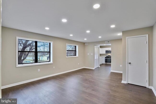 Building Photo - 3287 15th Pl SE Unit 101 Rental