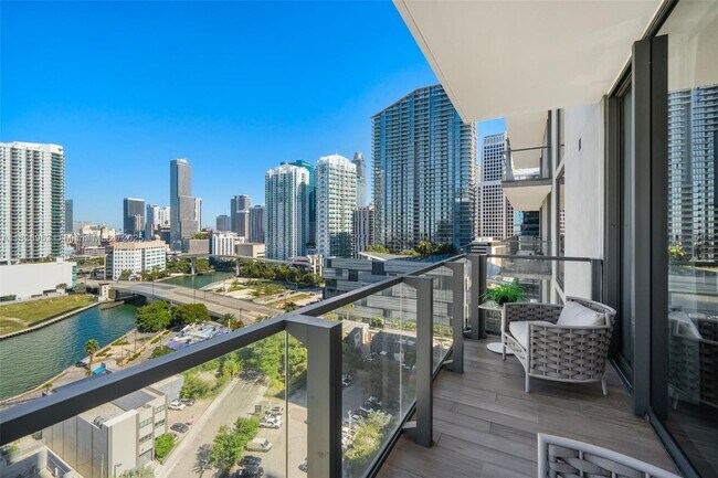 Photo - 88 SW 7th St Unidad 1212 Rental
