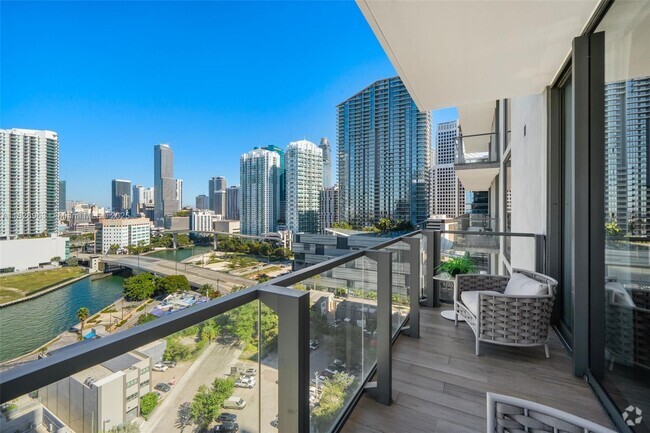 Building Photo - 88 SW 7th St Unit 1212 Rental