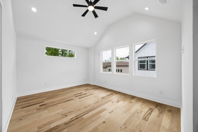 Photo - 424 Sikes St