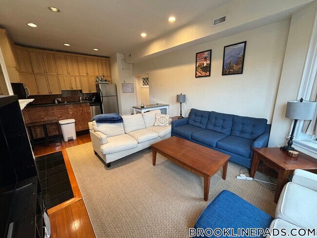Photo - 1689 Beacon St Unidad 2