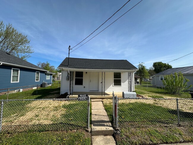 Photo - 3 Bedroom / 1 Bath - COMPLETELY REMODELED!! Home Kingsport TN