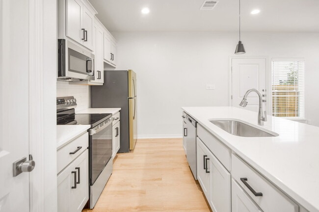 Photo - 250 Richards St