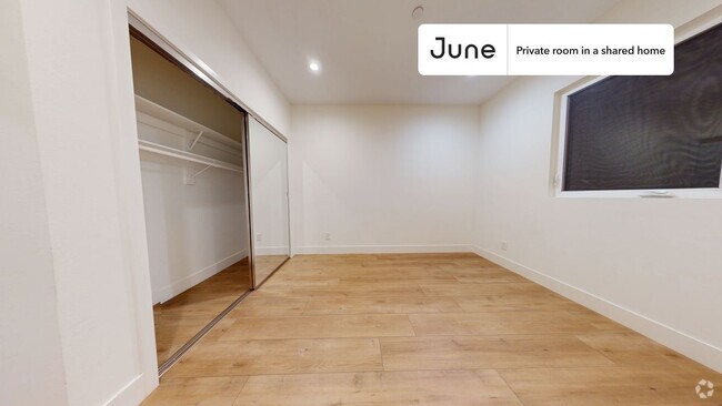 Building Photo - Private bedroom in 4 bed/4 bath Home