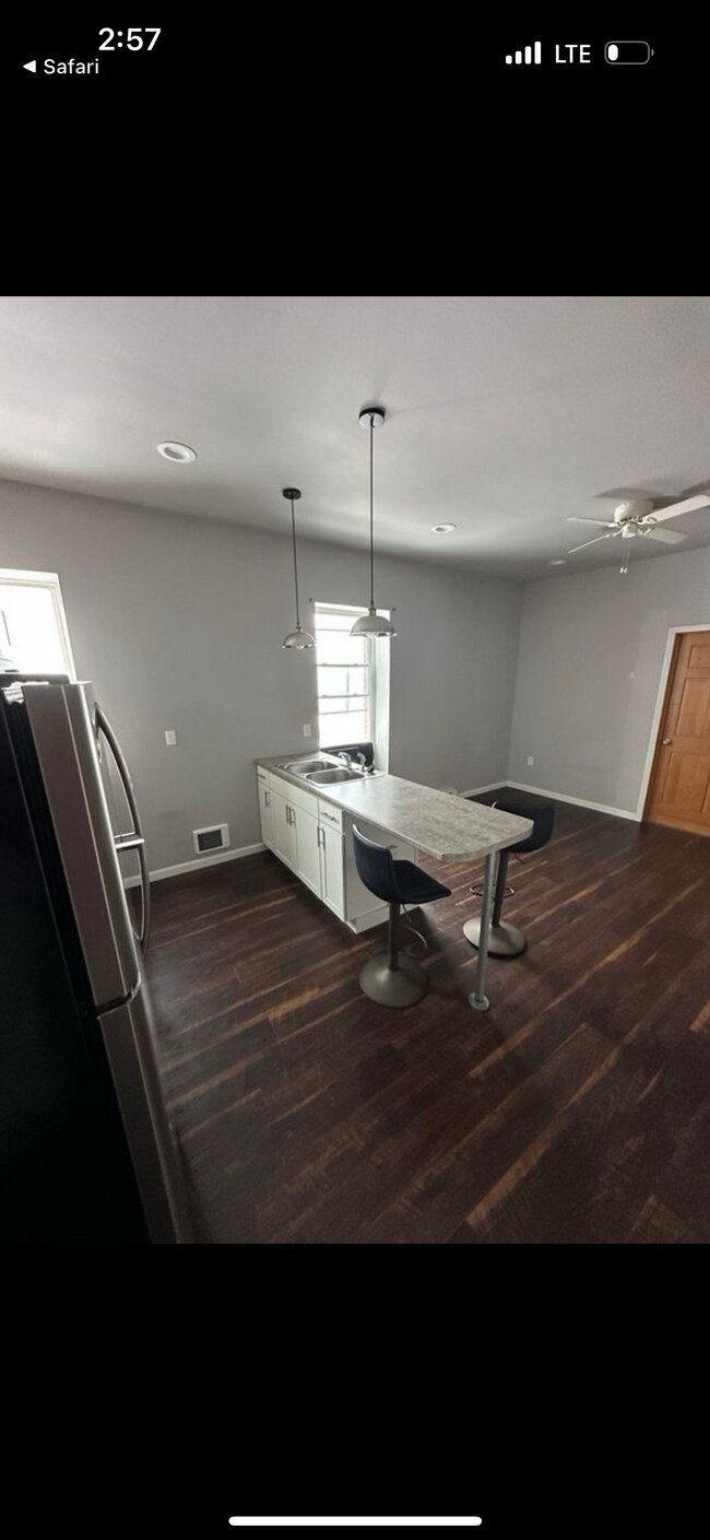 Photo - 115 E Main St