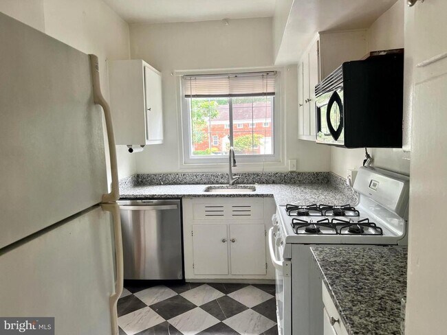 Photo - 3623 Greenway Pl