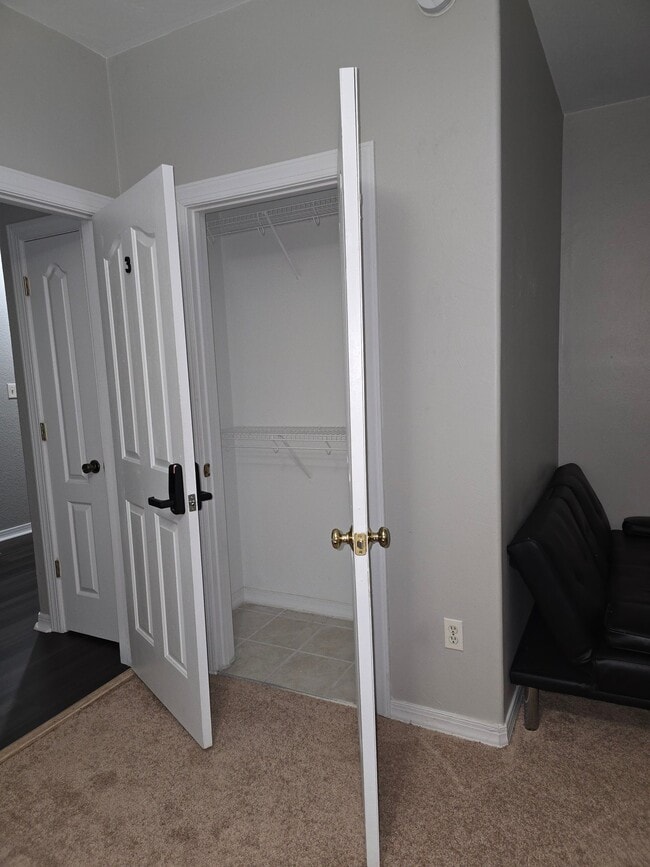 Photo - 1401 W 40th St