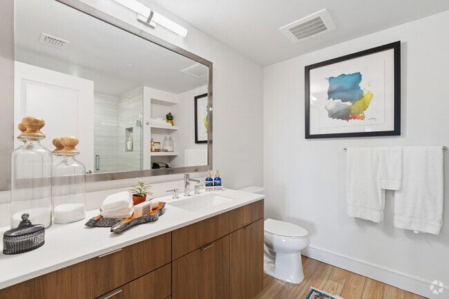 2BR, 2BA - 1,159SF - Bathroom