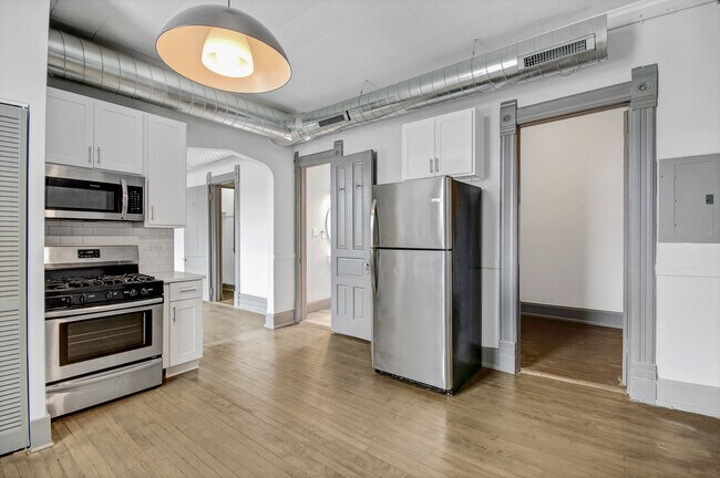 Photo - 1659 W 21st St Unit 2R