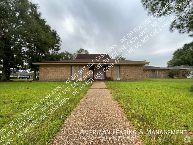 Building Photo - Charming Brick Home