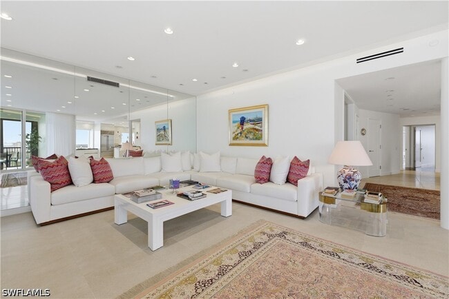 Building Photo - 8665 Bay Colony Dr Unit 2001