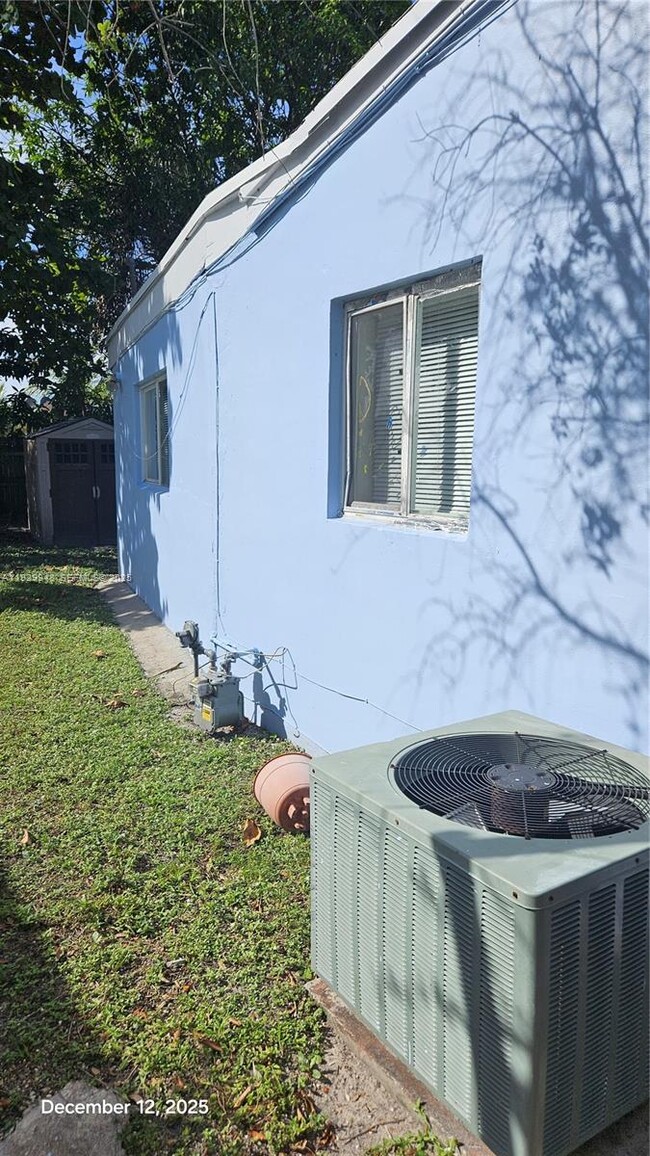 Photo - 1040 N 70th Ave