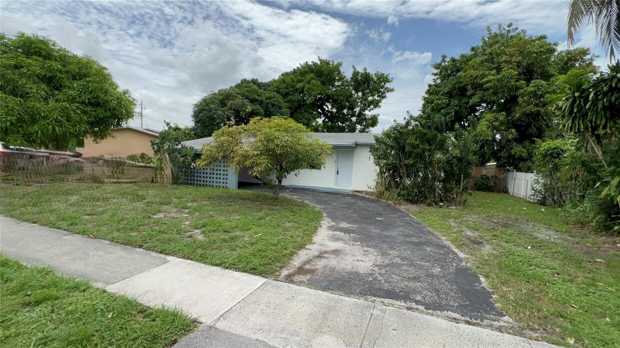 Photo - 4421 NW 33rd St (Lauderdale Lakes, FL)
