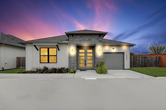 Building Photo - 18502 Seacoast Wy Rental