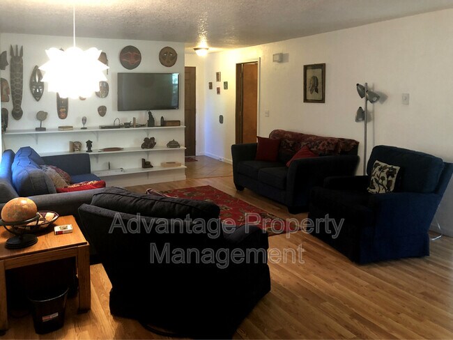 Photo - 3931 NW Walnut Pl