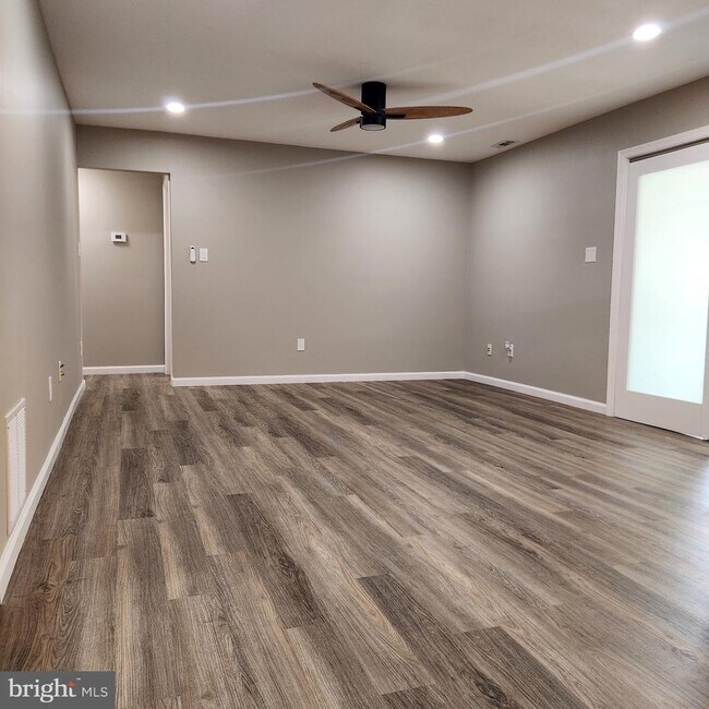 Photo - 16 Pickwick Pl