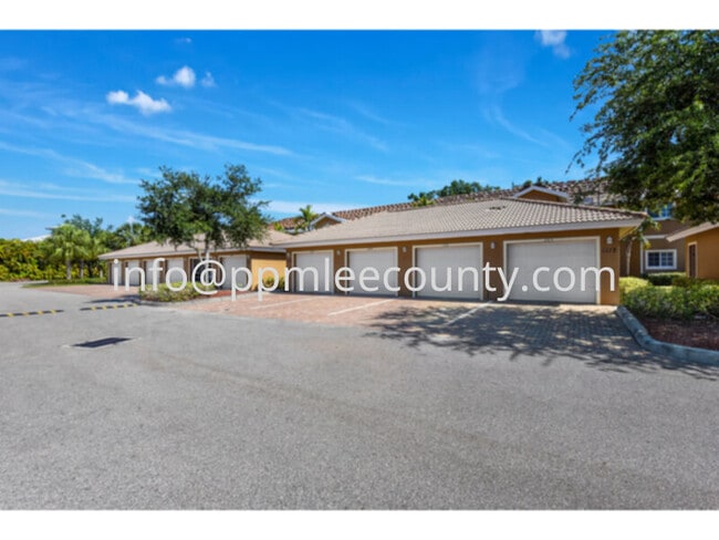 Photo - Luxury &amp; Gated!  2/3 Bedroom with Garage