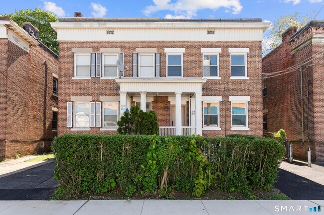 Building Photo - 276 Bond St