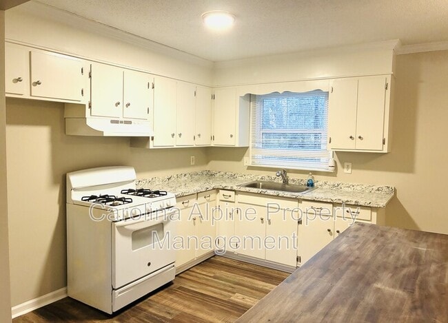 Photo - 601 Dundeen Dr