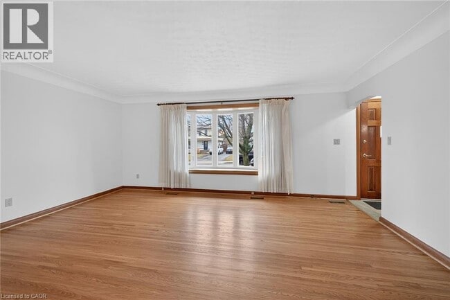 Photo - 134 W 28th St