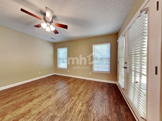 Photo - 132 Jupiter Ln