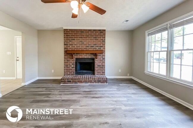 Photo - 315 Cornwallis Way