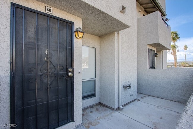 Building Photo - 3749 Carlyle Dr Unit 60