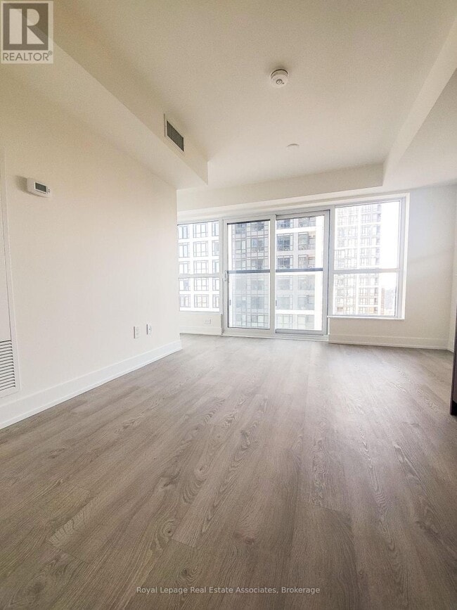 Photo - 5 Mabelle Ave Unité 2931