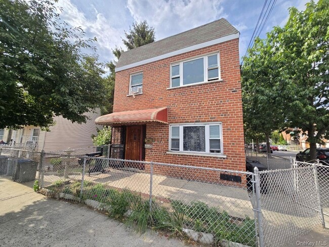 Building Photo - 817 Van Nest Ave Unit 2 Rental