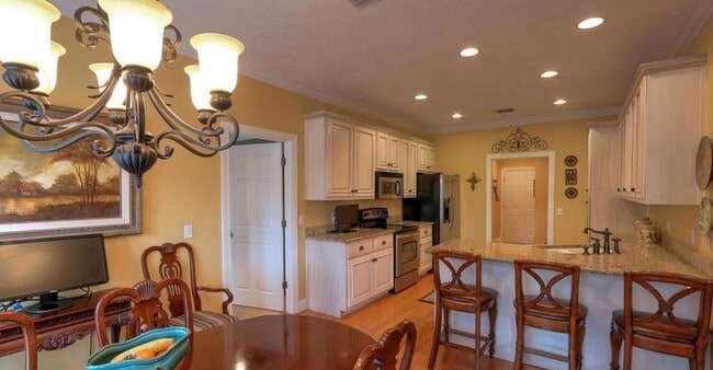 Photo - 2240 Amhurst St