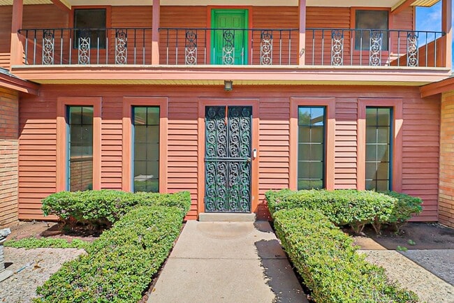 Photo - 2435 E 17th St