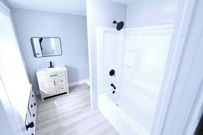 Photo - 991 Diana Ave