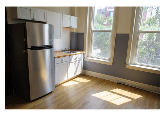 Building Photo - 1501 W 18th St Unit 2f Rental