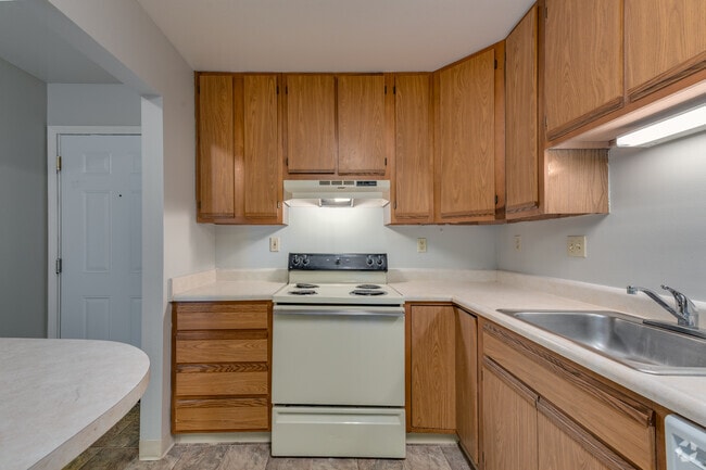 2 BR, 2 BA, 500 SF