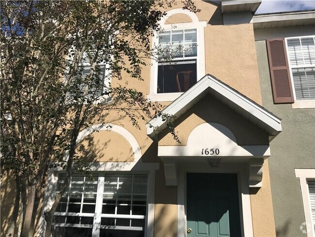 Building Photo - A fantastic 2 bed, 2.5 bath home located i...