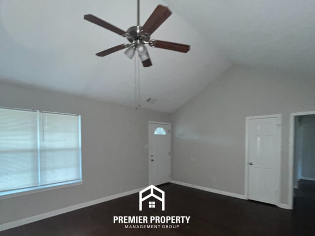 Photo - 6988 Dokkum Cove