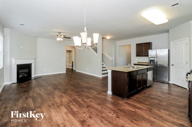 Photo - 108 Hollyhock Ln