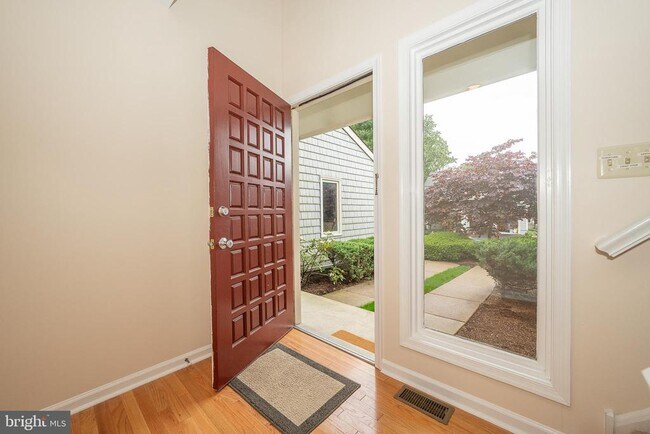 Photo - 16 Harrison Rd W