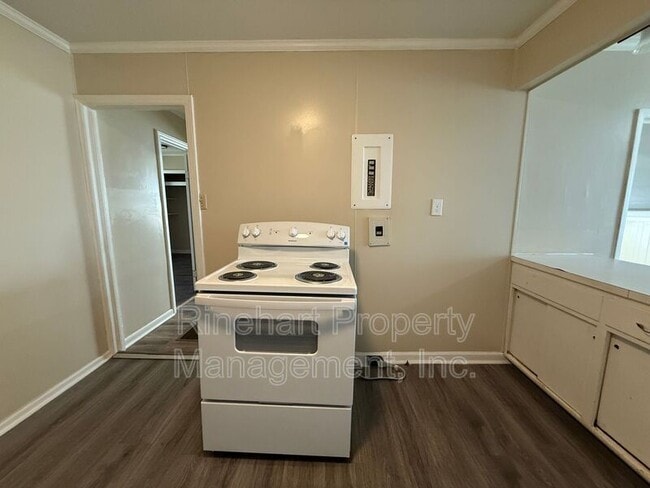242 S Cherry Rd